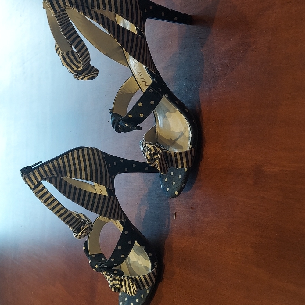 Anne Klein 3.5 inch heels - Picture 4 of 5